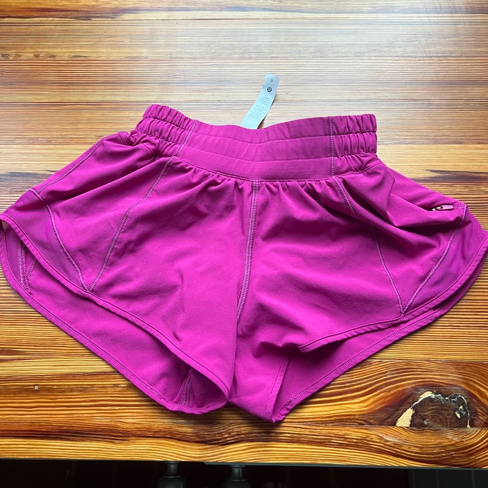 Like New! Lululemon Berry Hotty Hot 2.5” Lined Short Size 0